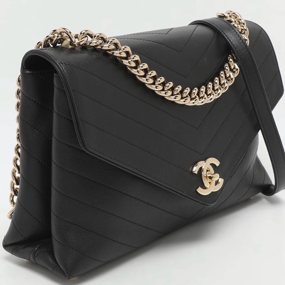 CHANEL Black Chevron Quilted Lambskin Shoulder Bag with Gold Chain pristine - Picture 3 of 10